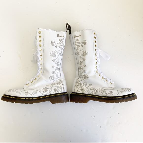 Dr. Martens RARE wedding 1c57 rose etched tall 14 hole ribbon laced boots - Picture 5 of 16
